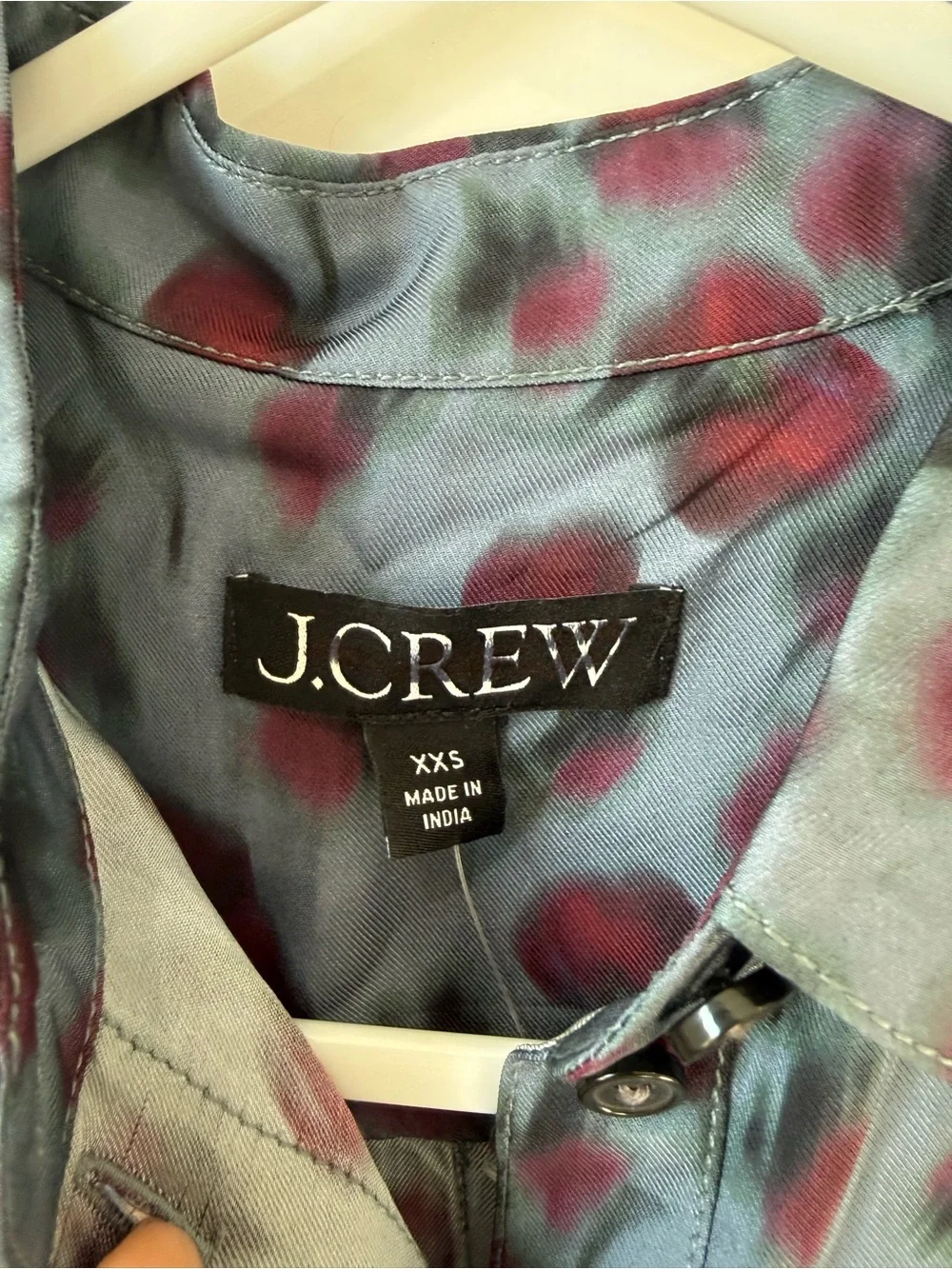 NWT J. crew Drapey button-up shirt in cherry-printed viscose twill size  XXS